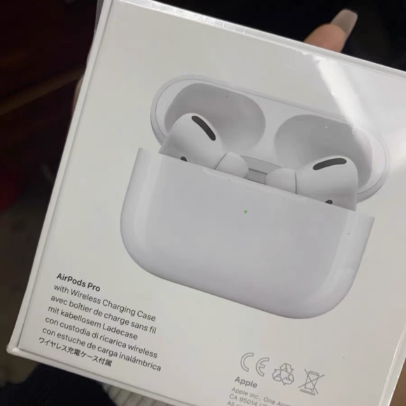 Brand new authentic bluetooth noise cancelling headphones - Picture 2 of 3